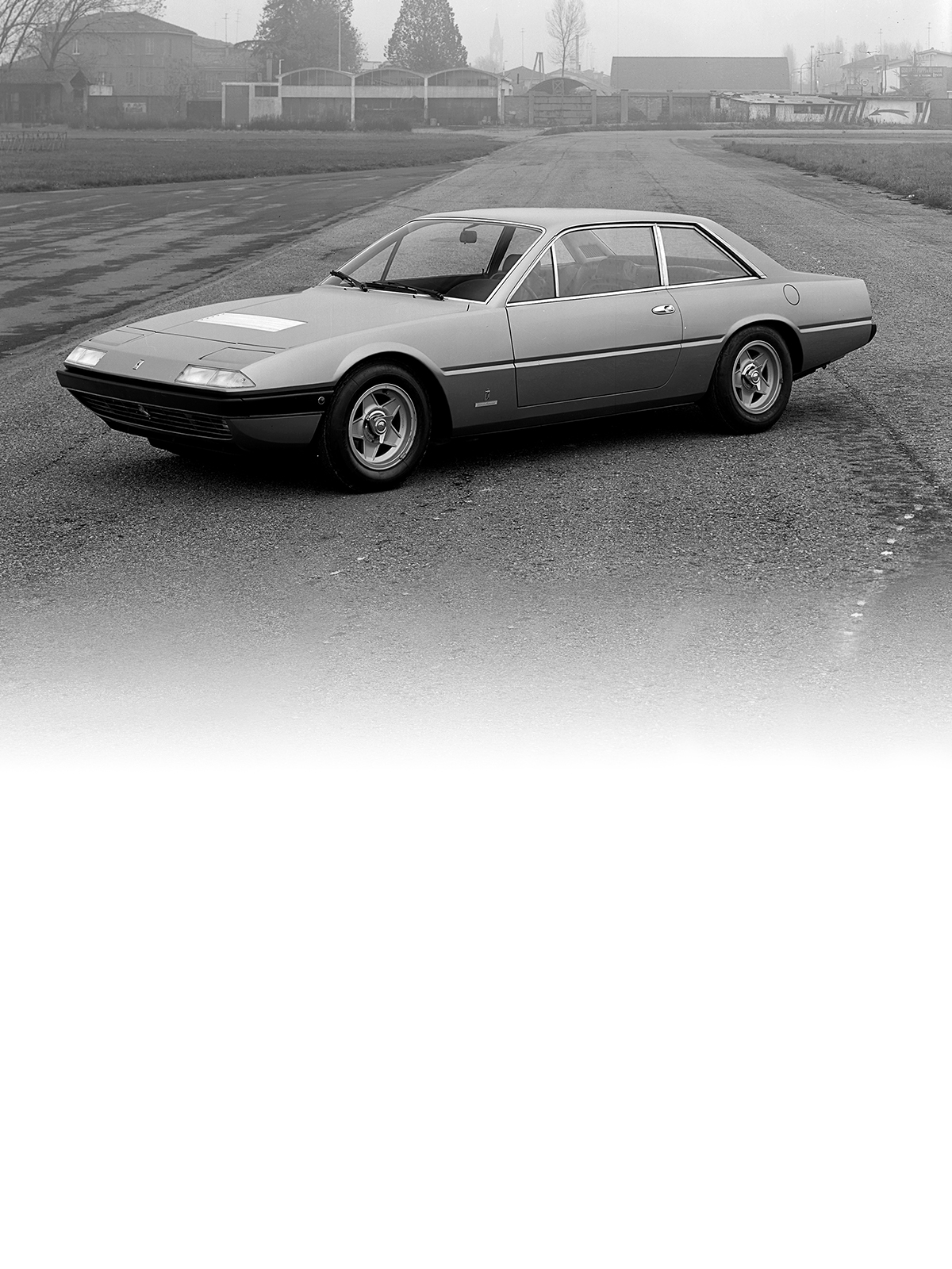 1:43 Hot Wheels Elite Ferrari 365 GT4 2+2 Argent 1972